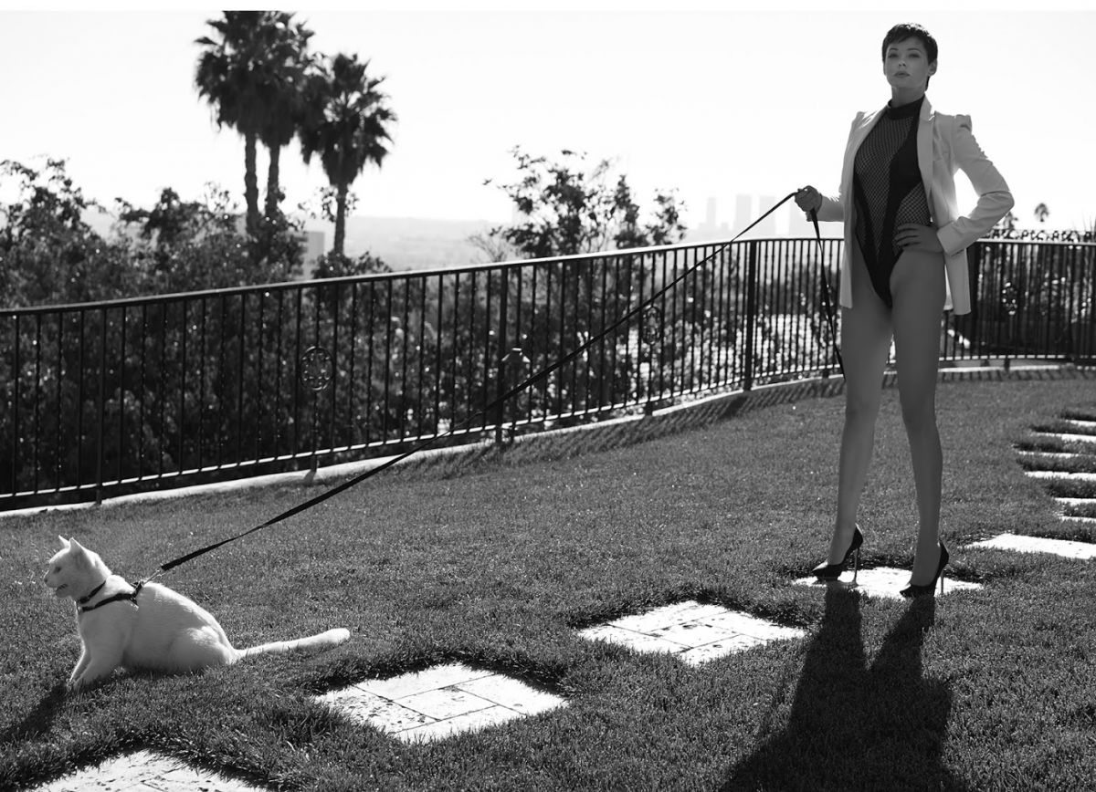 Rose-McGowan-Flaunt-Magazine-November-2014-4