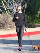 Rosie-Huntington-Whiteley-Booty-in-Spandex-6