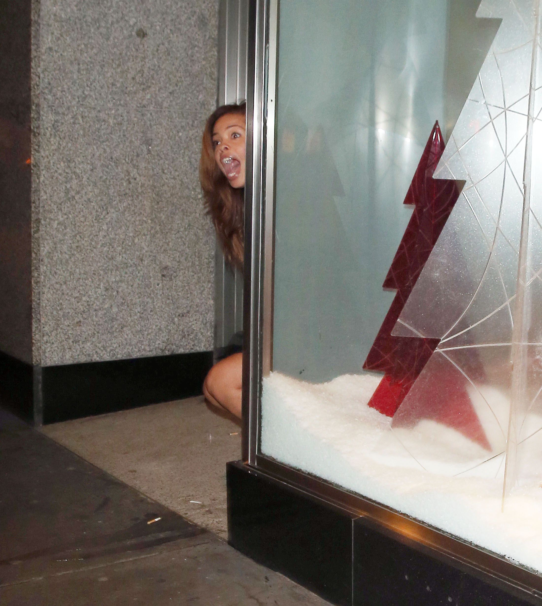 Stephanie-Nala-Pissing-4