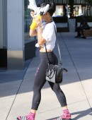 Vanessa-Hudgens-Booty-Gym-4