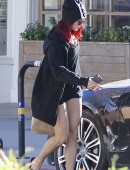 Vanessa-Hudgens-Thighs-2