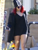 Vanessa-Hudgens-Thighs-6