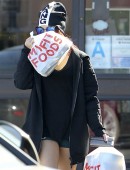 Vanessa-Hudgens-Thighs-8