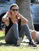 Alessandra-Ambrosio-Yoga-Park-Santa-Monica-10
