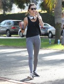 Alessandra-Ambrosio-Yoga-Park-Santa-Monica-11
