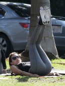 Alessandra-Ambrosio-Yoga-Park-Santa-Monica-4