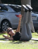 Alessandra-Ambrosio-Yoga-Park-Santa-Monica-5