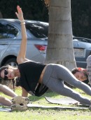 Alessandra-Ambrosio-Yoga-Park-Santa-Monica-8