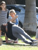 Alessandra-Ambrosio-Yoga-Park-Santa-Monica-9