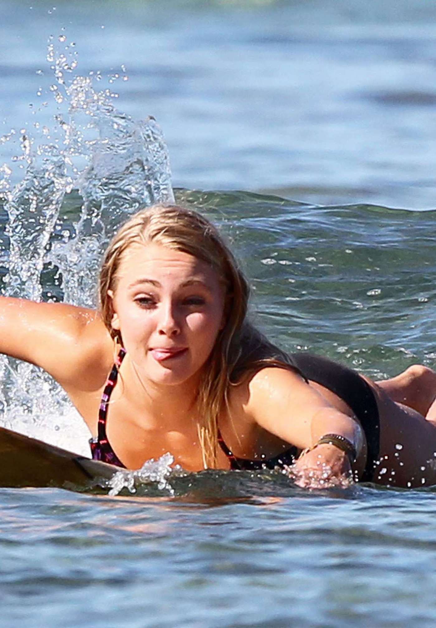 AnnaSophia-Robb-in-Bikini-Paddleboarding-3