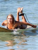 AnnaSophia-Robb-in-Bikini-Paddleboarding-8