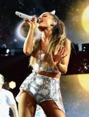 Ariana-Grande-HOT-99