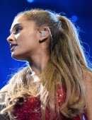 Ariana-Grande-KIIS-FM-Jingle-Ball-2014-LA-15