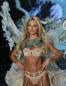 Candice-Swanepoel-at-Victoria’s-Secret-Fashion-Show-2014-Runway-NYC-3