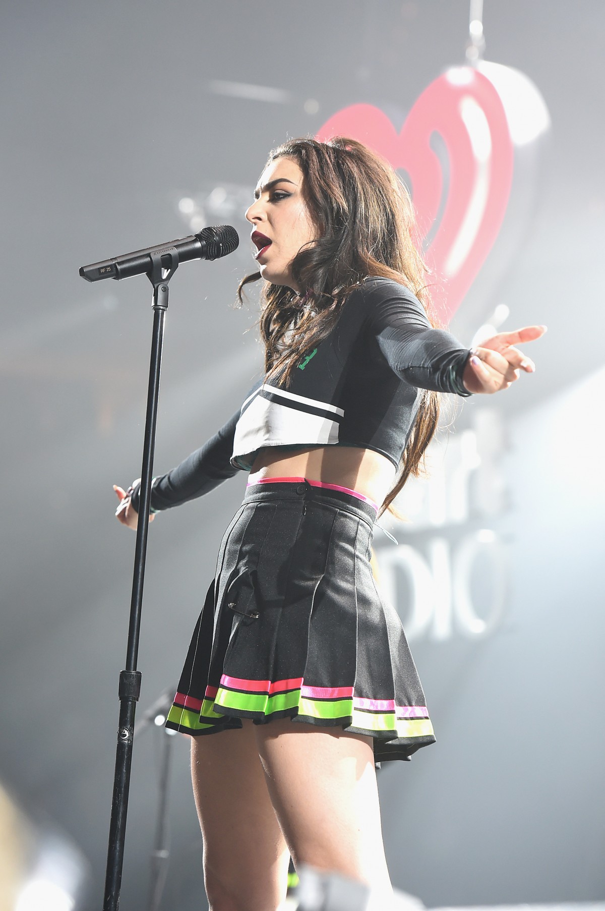 Iggy-Azalea-and-Charli-XCX-17
