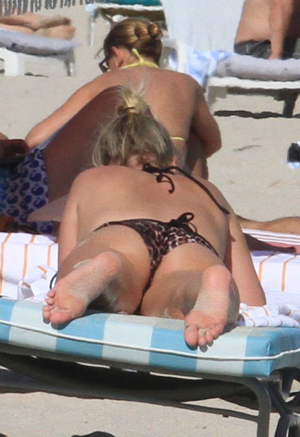 Nicky-Hilton-Bikini-Miami-1