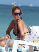 Nicky-Hilton-Bikini-Miami-11