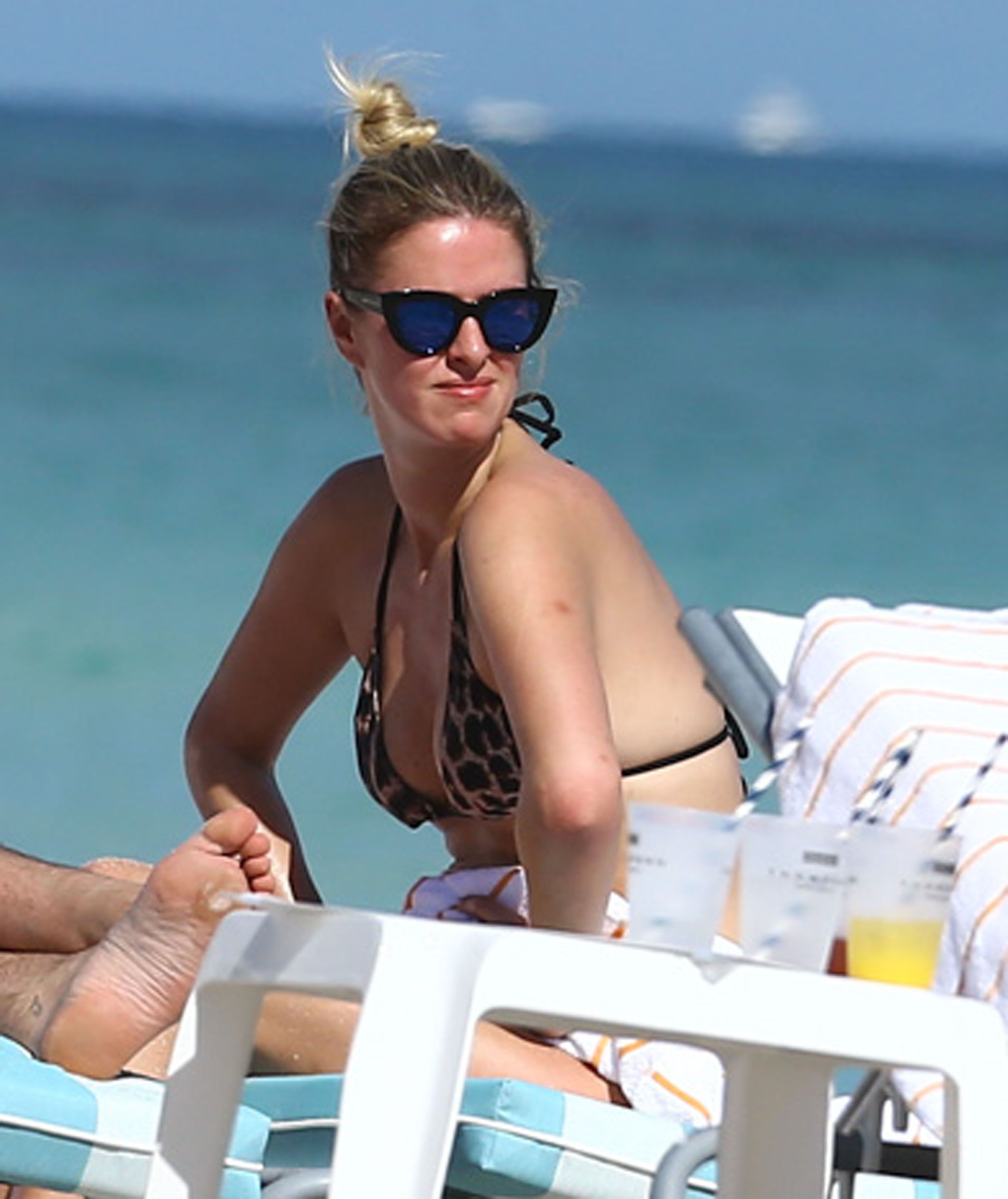 Nicky-Hilton-Bikini-Miami-11