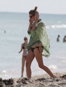 Nicky-Hilton-Bikini-Miami-14