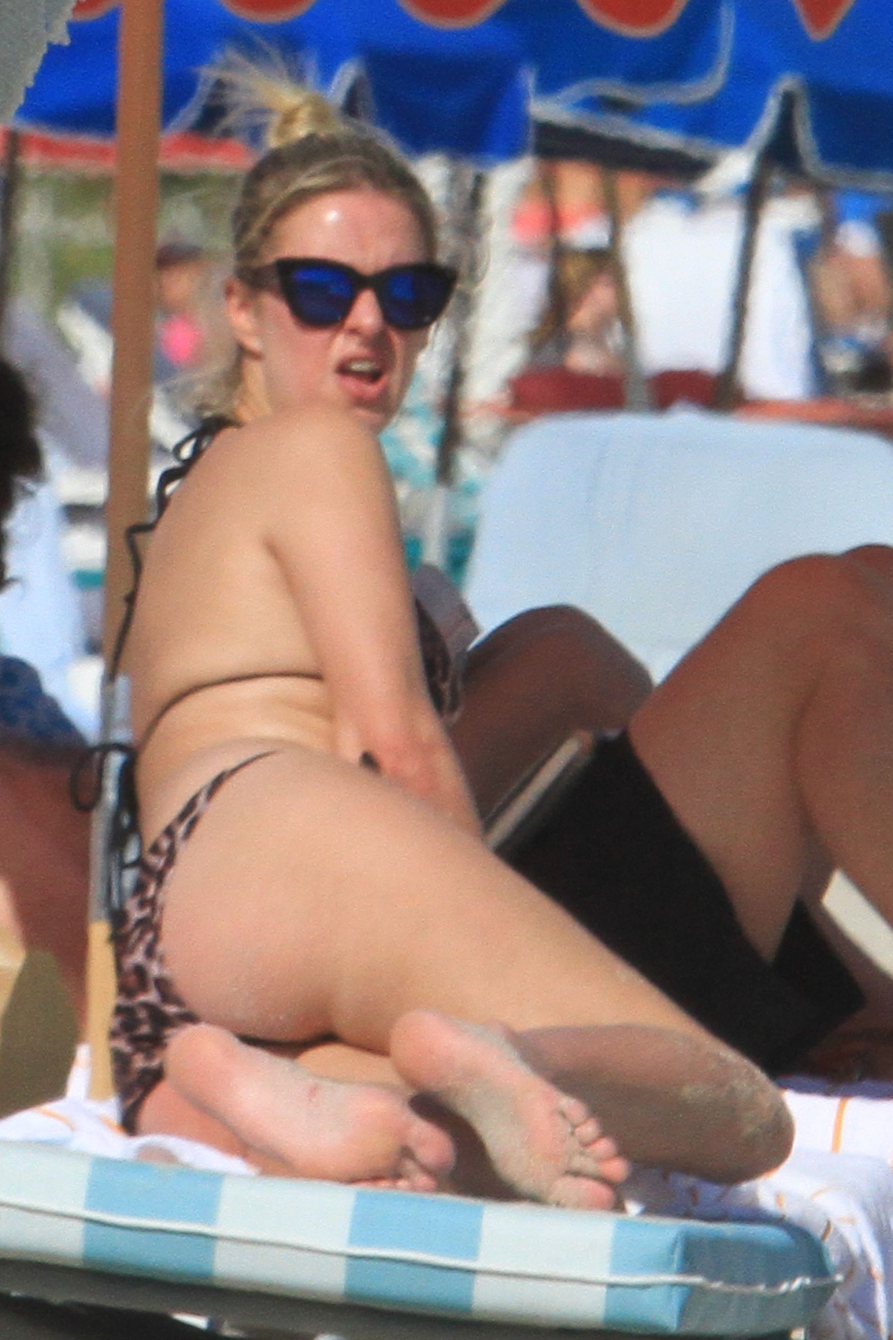 Nicky-Hilton-Bikini-Miami-2