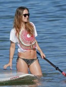 Olivia-Wilde-Paddleboarding-Maui-17
