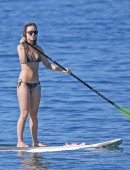 Olivia-Wilde-Paddleboarding-Maui-4