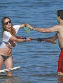 Olivia-Wilde-Paddleboarding-Maui-5