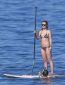 Olivia-Wilde-Paddleboarding-Maui-9