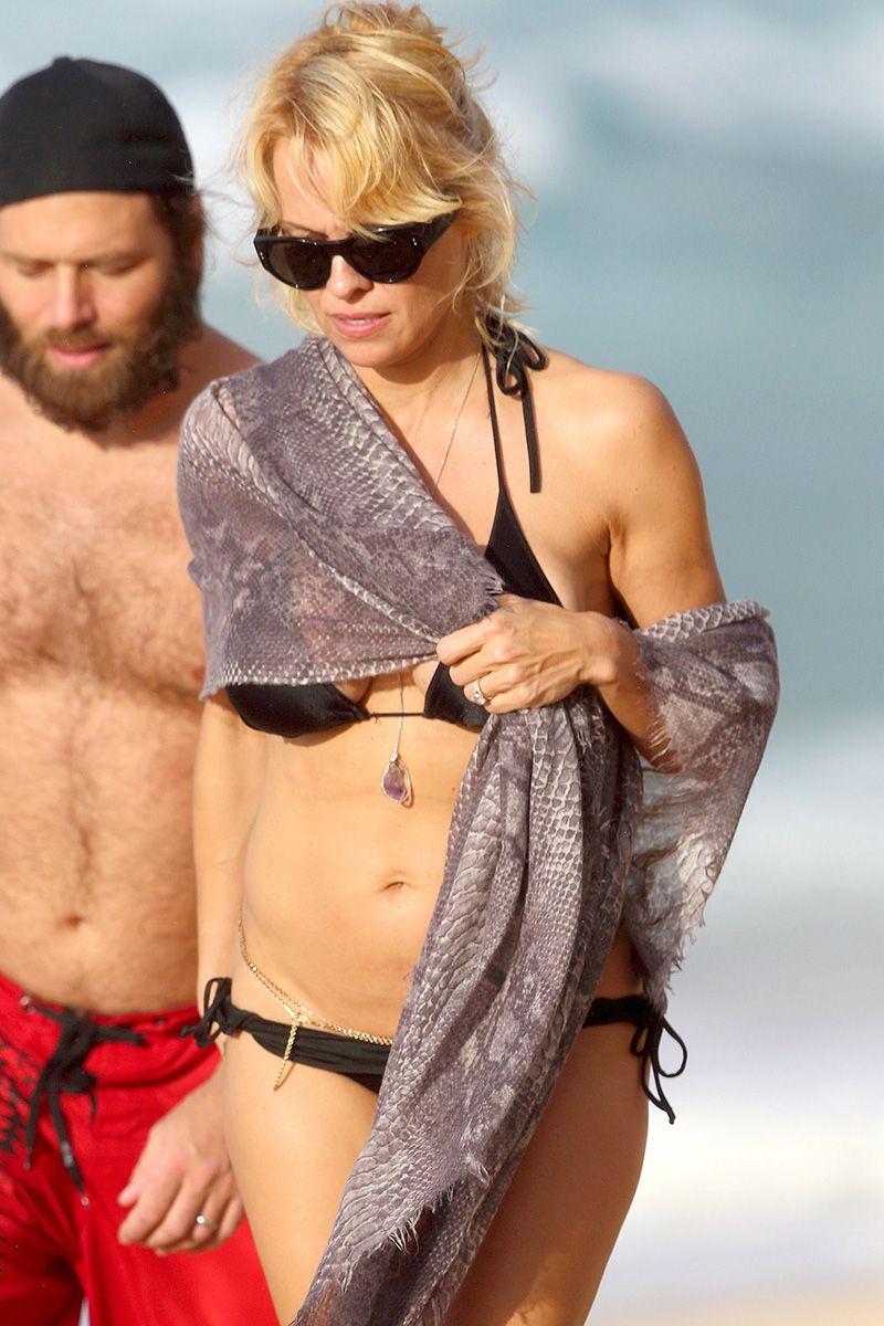 Pamela-Anderson-10