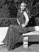 Pia-Toscano-Regard-Magazine-December-2014-4