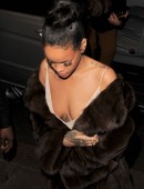 Rihanna-Nipslip-10