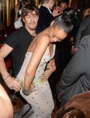 Rihanna-Nipslip-4
