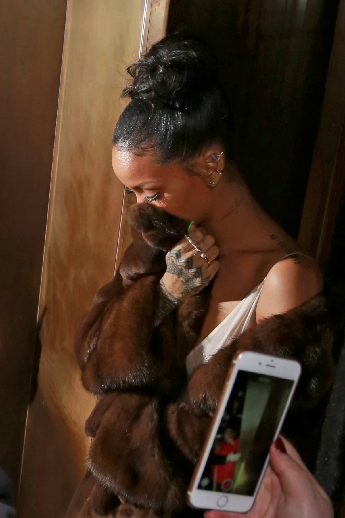 Rihanna-Nipslip-8