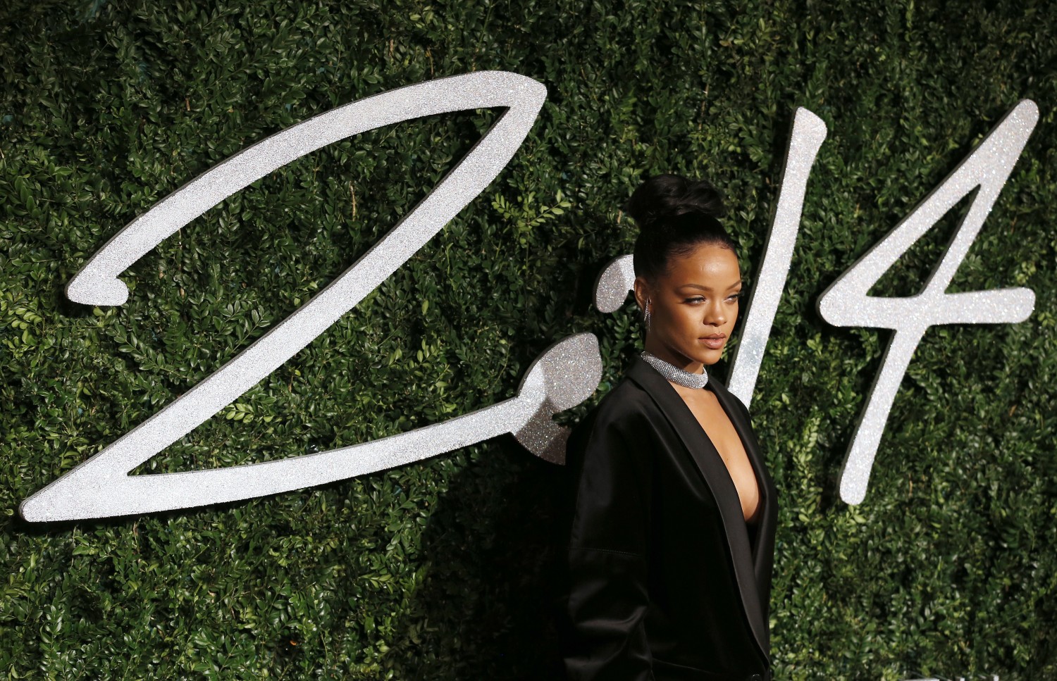 Rihanna-at-British-Fashion-Awards-2014-in-London-2