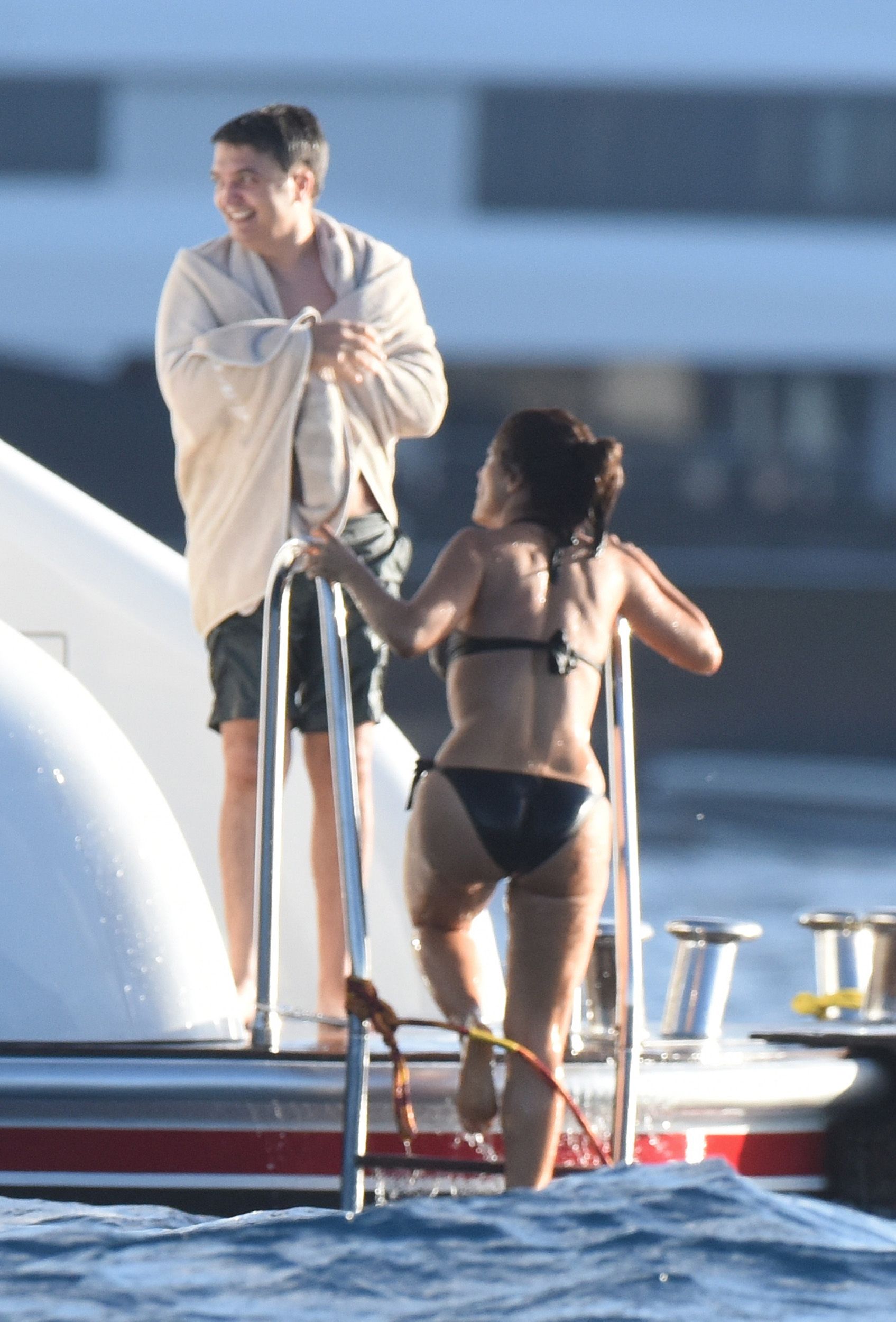 Salma-Hayek-in-Bikini-2