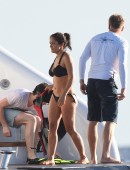 Salma-Hayek-in-Bikini-9