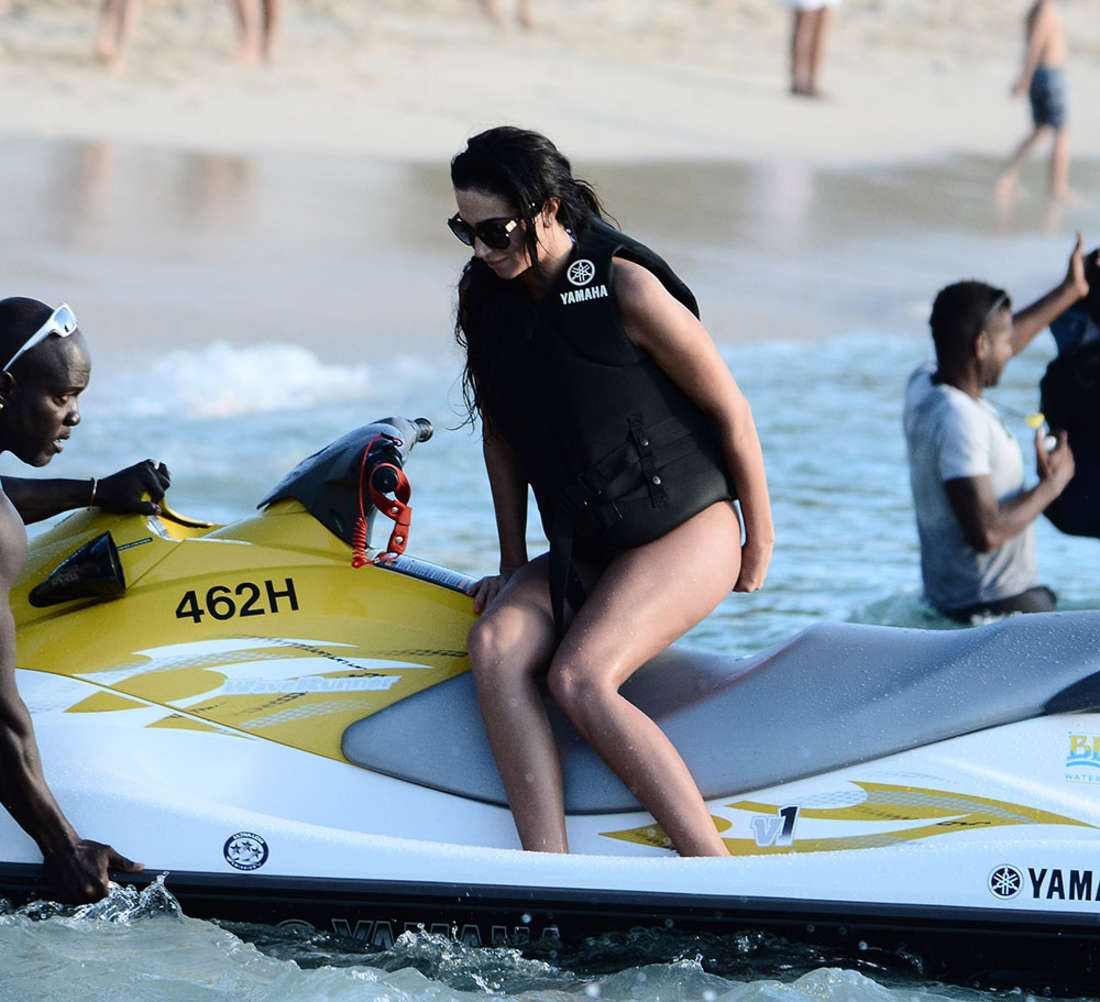 Tulisa-Contostavlos-Jet-Skiing-3