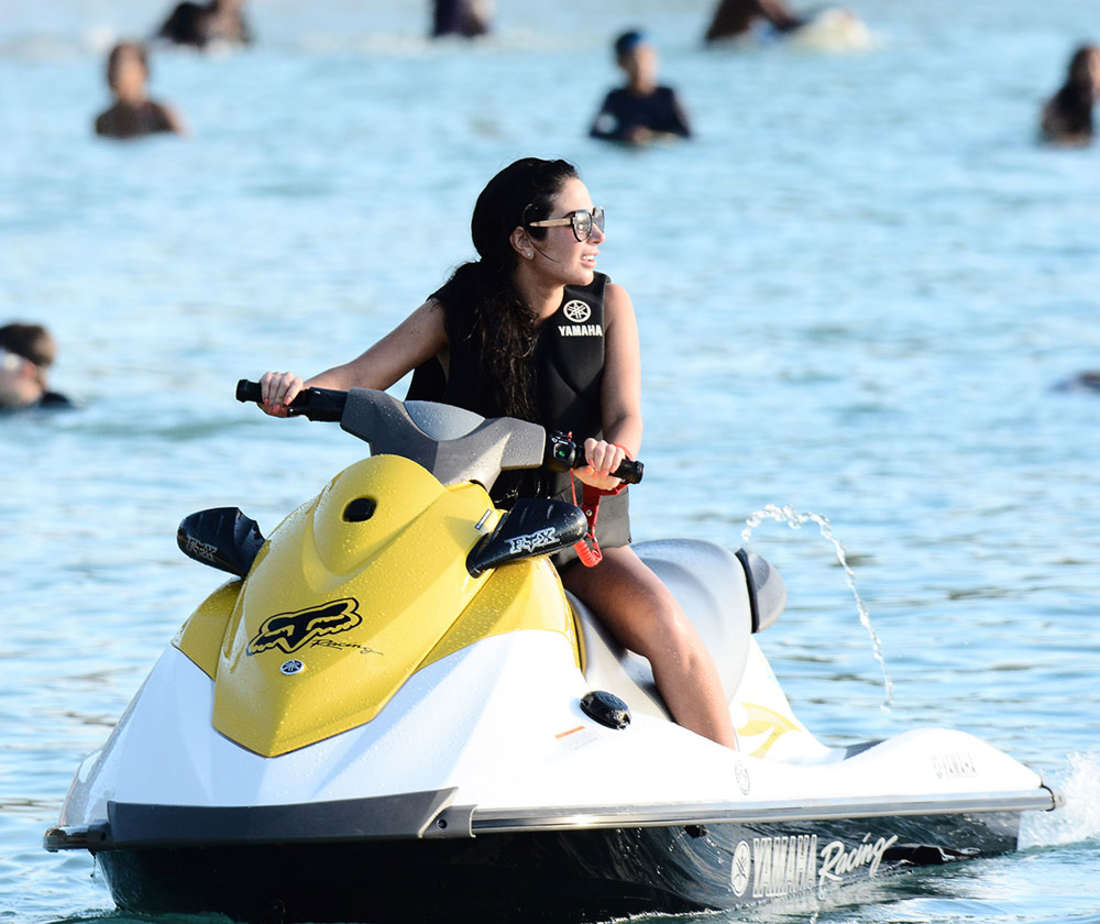 Tulisa-Contostavlos-Jet-Skiing-6