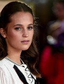 Alicia-Vikander-2