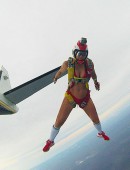 Anais-Zanotti-Sky-Diving-6