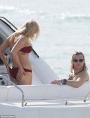 Ellie-Goulding-in-Bikini-12