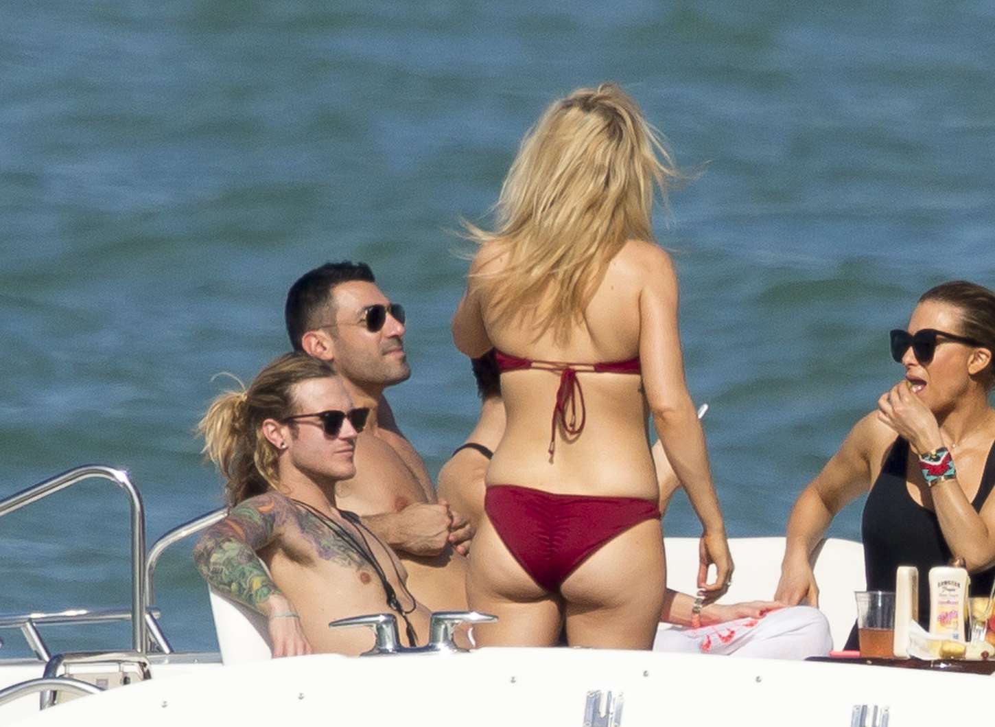 Ellie-Goulding-in-Bikini-2