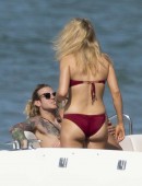Ellie-Goulding-in-Bikini-6