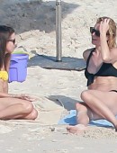 Gwyneth-Paltrow-in-Bikini-4