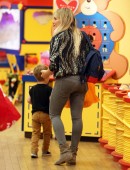 Hilary-Duff-Booty-in-Jeans-3