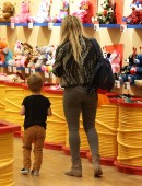 Hilary-Duff-Booty-in-Jeans-7