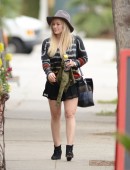 Hilary-Duff-in-Skirt-1