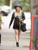 Hilary-Duff-in-Skirt-2