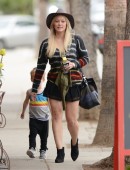Hilary-Duff-in-Skirt-3