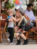 Hilary-Duff-in-Skirt-4